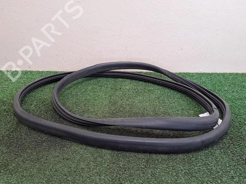 Used Rubber door seal RENAULT CLIO IV (BH_) 1.5 dCi 90 (90 hp) 27857260