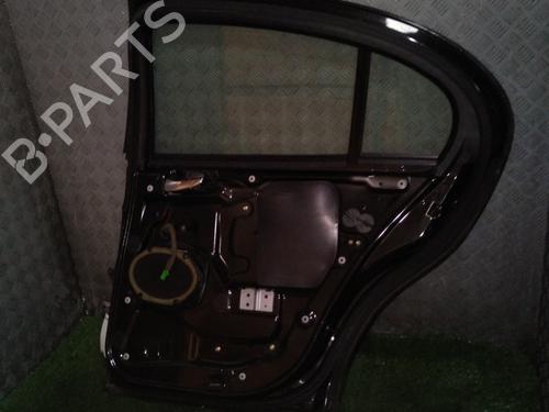 Dør højre bagtil Dør højre bagtil 30317924 30317924