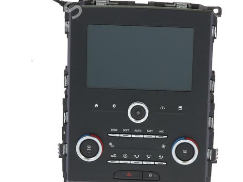 Used Display monitor RENAULT MEGANE IV Hatchback (B9A/M/N_) 1.5 dCi 110 (B9A3) (110 hp) 31158352