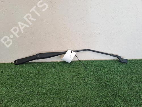 Used Front windshield wiper arm FORD FIESTA VI (CB1, CCN) 1.4 TDCi (70 hp) 24993536