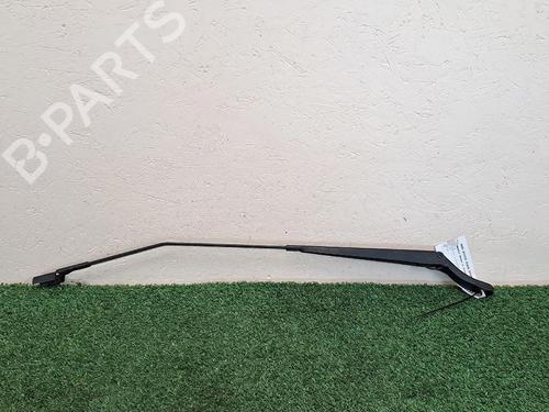 Used Front windshield wiper arm RENAULT TWINGO II (CN0_) 1.2 (CN0D) (58 hp) 29948407