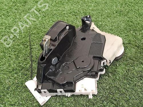 Używane Zamek drzwi przednich prawych TOYOTA YARIS (_P9_) 1.4 D-4D (NLP90_, NLP90R) (90 hp) 30064204