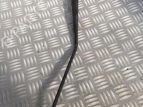 Used Front windshield wiper arm SUZUKI SWIFT III (MZ, EZ) 1.3 (RS413, ZC11S) (92 hp) 30074168