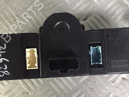 Used Climate control RENAULT MEGANE II Coupé-Cabriolet (EM0/1_) 1.9 dCi (120 hp) 30069223