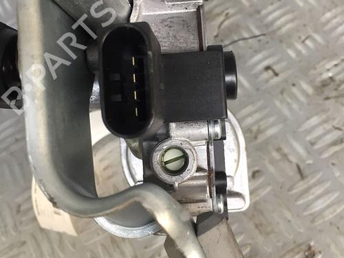 Used Front wiper motor BMW 1 Coupe (E82) 120 d (177 hp) 30072576