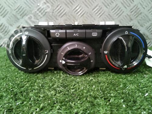 Climate control PEUGEOT 208 I (CA_, CC_) 1.2 VTI 82 | BP30071330I5