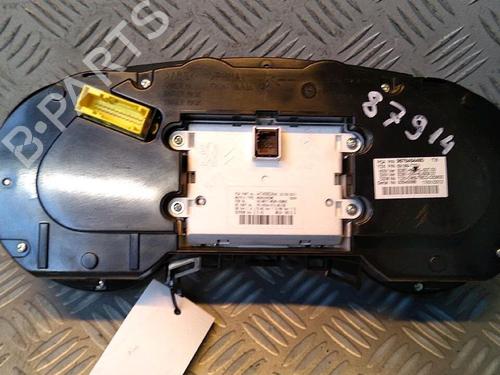 Used Instrument cluster PEUGEOT 5008 (0U_, 0E_) 1.6 HDi (112 hp) 30070575