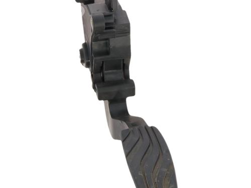 pedal-renault-megane-iv-hatchback-b9amn_-2015-36300284 main image