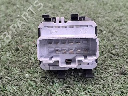 Used Left front window switch RENAULT TWINGO II (CN0_) 1.2 16V (CN04, CN0B) (75 hp) 29948346