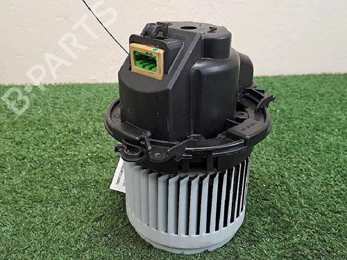 Used Heater blower motor Heater blower motor DACIA SANDERO II 1.5 dCi 75 / Blue dCi 75 (B8JW, B8M4, B8AH, B8M7, B8M6) (75 hp) 30064069 30064069