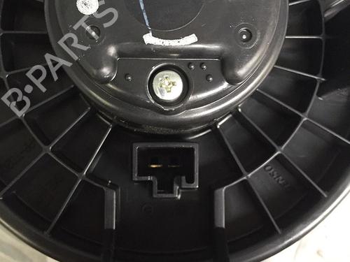 Used Heater blower motor SUZUKI SWIFT III (MZ, EZ) 1.3 DDiS (RS413D) (75 hp) 30068871