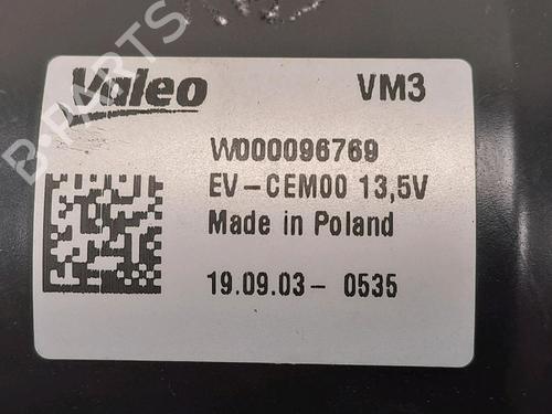 Used Front wiper motor PEUGEOT 208 II (UB_, UP_, UW_, UJ_) 1.2 PureTech 100 (101 hp) 29948193