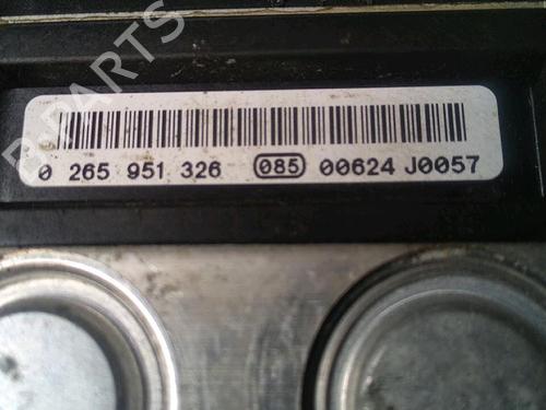 Used ABS pump PEUGEOT 5008 (0U_, 0E_) 1.6 HDi (110 hp) 30075747