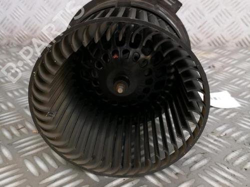 Used Heater blower motor Heater blower motor PEUGEOT 208 I (CA_, CC_) 1.6 HDi (92 hp) 30068762 30068762