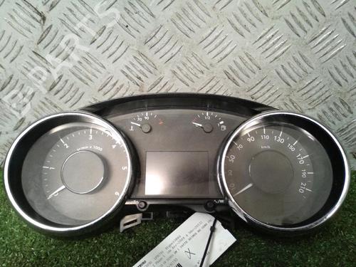 Used Instrument cluster PEUGEOT 3008 I MPV (0U_) 1.6 HDi (112 hp) 17158945