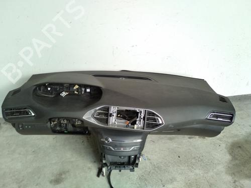 Used Dashboard PEUGEOT 308 II (LB_, LP_, LW_, LH_, L3_) 1.2 THP 110 (110 hp) 32000396