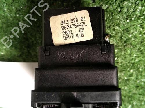 Commutateur PEUGEOT 306 Hatchback (7A, 7C, N3, N5) 1.9 D (69 hp) 30071555