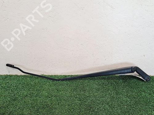 Used Front windshield wiper arm PEUGEOT 206 Hatchback (2A/C) 1.4 i (75 hp) 29948519