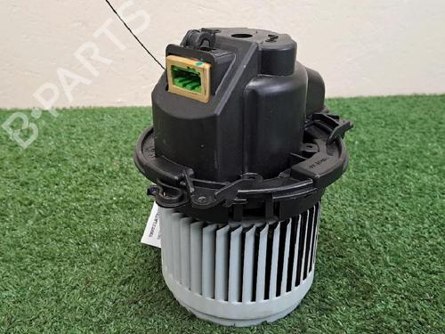 Used Heater blower motor DACIA SANDERO II 1.5 dCi 75 / Blue dCi 75 (B8JW, B8M4, B8AH, B8M7, B8M6) (75 hp) 24871351