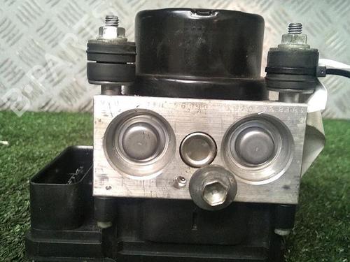 ABS Bremseaggregat TOYOTA YARIS (_P13_) 1.3 (NSP130_, NSP130) (99 hp) 29952593