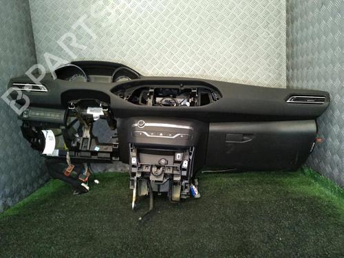 Instrumentbræt PEUGEOT 308 II (LB_, LP_, LW_, LH_, L3_) 1.2 THP 110 (110 hp) 22708693