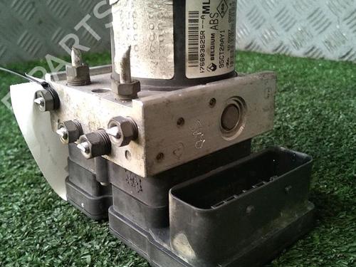 Used ABS pump RENAULT MEGANE III Hatchback (BZ0/1_, B3_) 1.5 dCi (BZ09, BZ0D, BZ1W, BZ29, BZ14) (110 hp) 30076673