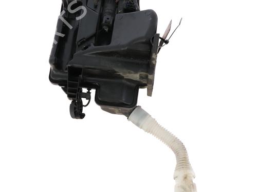 Used Windscreen washer tank Windscreen washer tank AUDI A1 Sportback (8XA, 8XF) 1.6 TDI (90 hp) 34557100 34557100