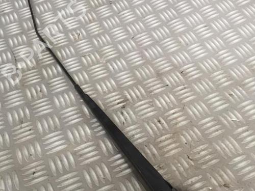 Used Front windshield wiper arm Front windshield wiper arm RENAULT TWINGO II (CN0_) 1.5 dCi (CN0E) (64 hp) 30070325 30070325