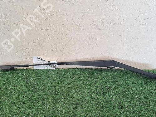 Used Front windshield wiper arm FORD FIESTA VI (CB1, CCN) 1.4 TDCi (70 hp) 30064076