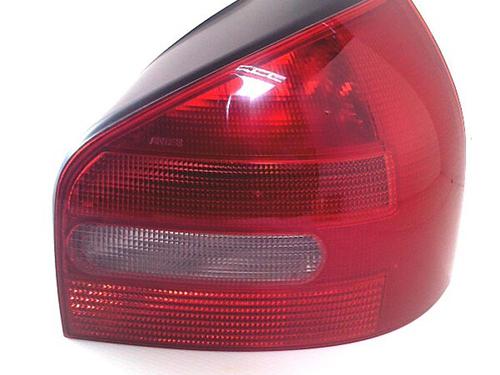 Højre baglygte AUDI A3 (8L1) 1.9 TDI (90 hp) 30075405