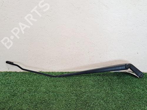 Used Front windshield wiper arm PEUGEOT 206 Hatchback (2A/C) 1.4 i (75 hp) 26535653