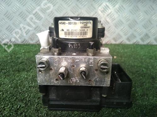 Used ABS pump TOYOTA YARIS (_P13_) 1.3 (NSP130_, NSP130) (99 hp) 18076869
