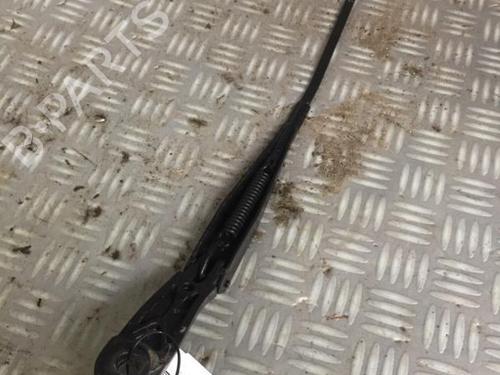 Used Front windshield wiper arm Front windshield wiper arm PEUGEOT 308 II (LB_, LP_, LW_, LH_, L3_) 1.6 HDi / BlueHDi 115 (115 hp) 30069995 30069995