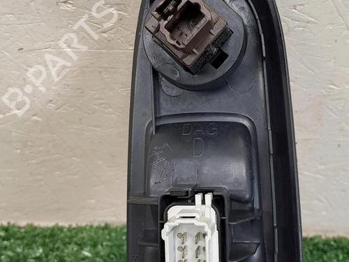 Interrupteur de vitre avant droite RENAULT CLIO II (BB_, CB_) 1.6 16V (BB01, BB0H, BB0T, BB14, BB1D, BB1R, BB2KL, BB3G... (107 hp) 29947974