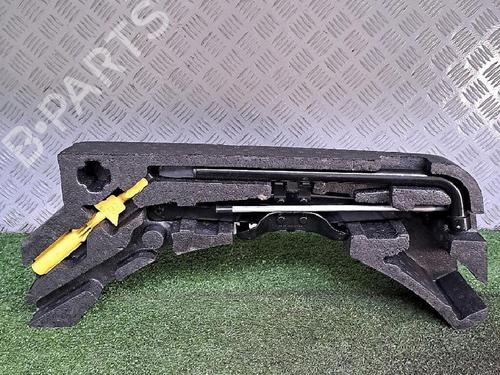 other-jaguar-xe-x760-2015-29946817 main image