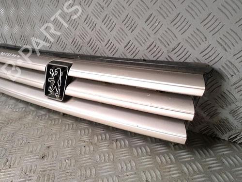 Used Grille PEUGEOT 309 II (3C, 3A) 1.1 (60 hp) 30071127