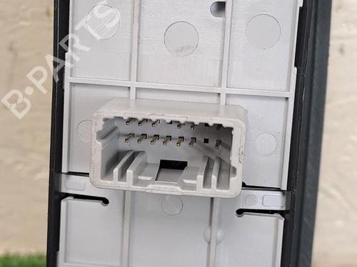 Used Left front window switch RENAULT MEGANE III Hatchback (BZ0/1_, B3_) 1.6 dCi (BZ00, BZ12, BZ13) (130 hp) 30065732