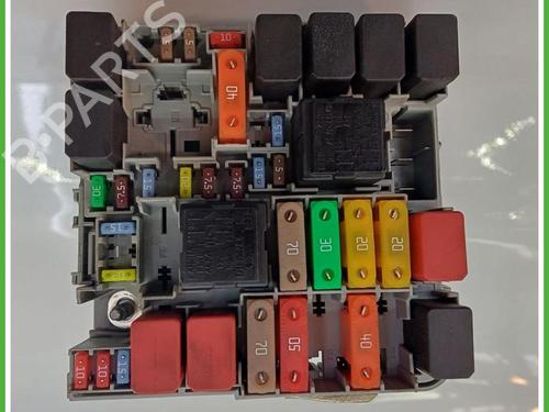 Used Fuse box Fuse box FIAT PUNTO (199_) 1.4 (199AXB1A, 199BXB1A, 199BXB11, 199AXB11) (78 hp) 40138955 40138955
