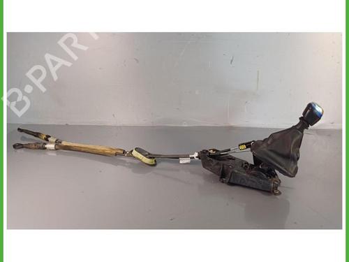 gear-lever-renault-megane-iv-hatchback-b9amn_-2015-40141787 main image