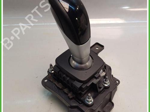 gear-lever-alfa-romeo-giulia-952_-2015-40143560 main image