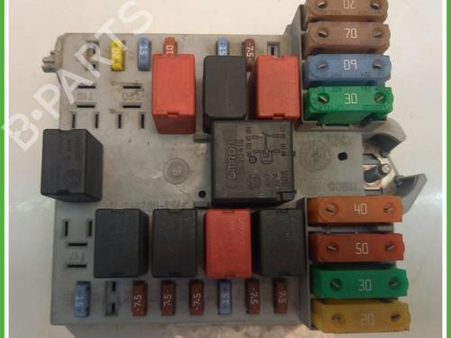 Used Fuse box Fuse box LANCIA YPSILON (843_) 1.3 D Multijet (843.AXH1A, 843.AXE1A) (105 hp) 40147325 40147325