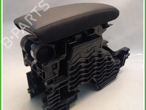 Used Armrest / Center console Armrest / Center console PEUGEOT 2008 II (UD_, US_, UY_, UJ_, UR_, UC_) 1.2 PureTech 130 (USHNS, URHNS) (130 hp) 40074654 40074654