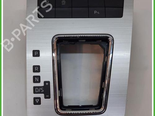 Used Middle console Middle console SKODA OCTAVIA III Combi (5E5, 5E6) 2.0 TDI (150 hp) 40134336 40134336