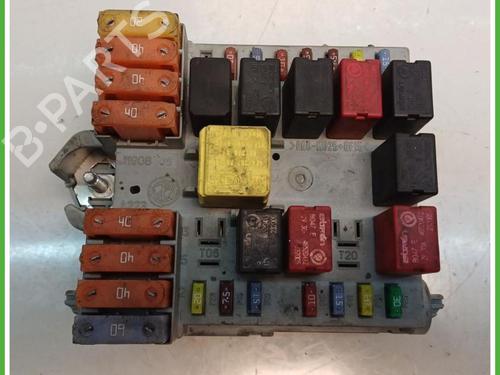 Used Fuse box Fuse box FIAT CROMA (194_) 1.9 D Multijet (194AXB1B) (120 hp) 40142782 40142782
