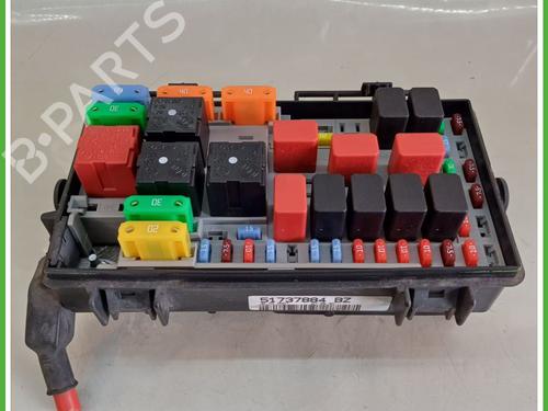 Used Fuse box FIAT GRANDE PUNTO (199_) 1.2 (65 hp) 15621613