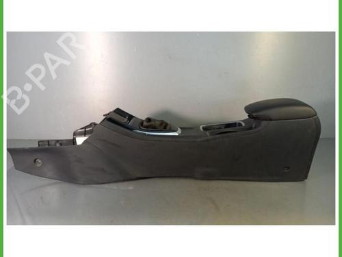 middle-console-nissan-pulsar-hatchback-c13-2014-40147067 main image