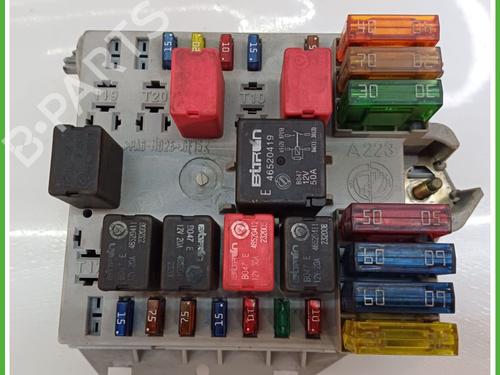 Used Fuse box FIAT PUNTO (188_) 1.2 60 (188.030, .050, .130, .150, .230, .250) (60 hp) 18711572