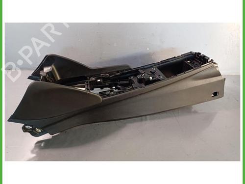 middle-console-alfa-romeo-giulia-952_-2015-40143543 main image