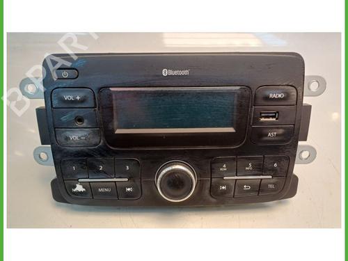 Used Radio DACIA SANDERO II 1.0 SCe 75 (B8JC, B8JD) (73 hp) 24850345