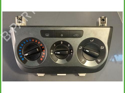 Used Climate control FIAT GRANDE PUNTO (199_) 1.3 D Multijet (199.AXD11, 199.AXD1A, 199.AXD1B,... (90 hp) 30169402